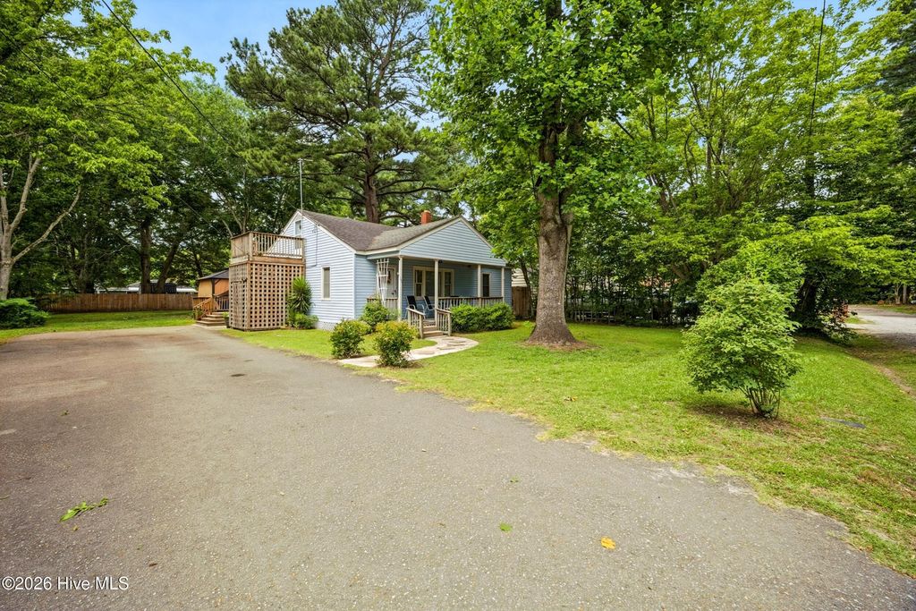 Photo of 1401 Marr Avenue, Elizabeth City, NC 27909 (MLS # 100582003)
