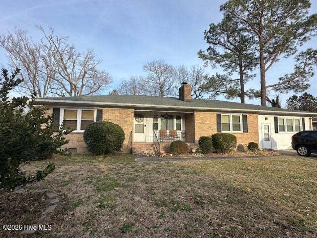 Photo of 1716 Crescent Drive, Elizabeth City, NC 27909 (MLS # 100555176)