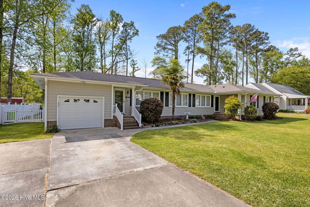 Photo of 3020 Red Fox Road, Trent Woods, NC 28562 (MLS # 100565904)