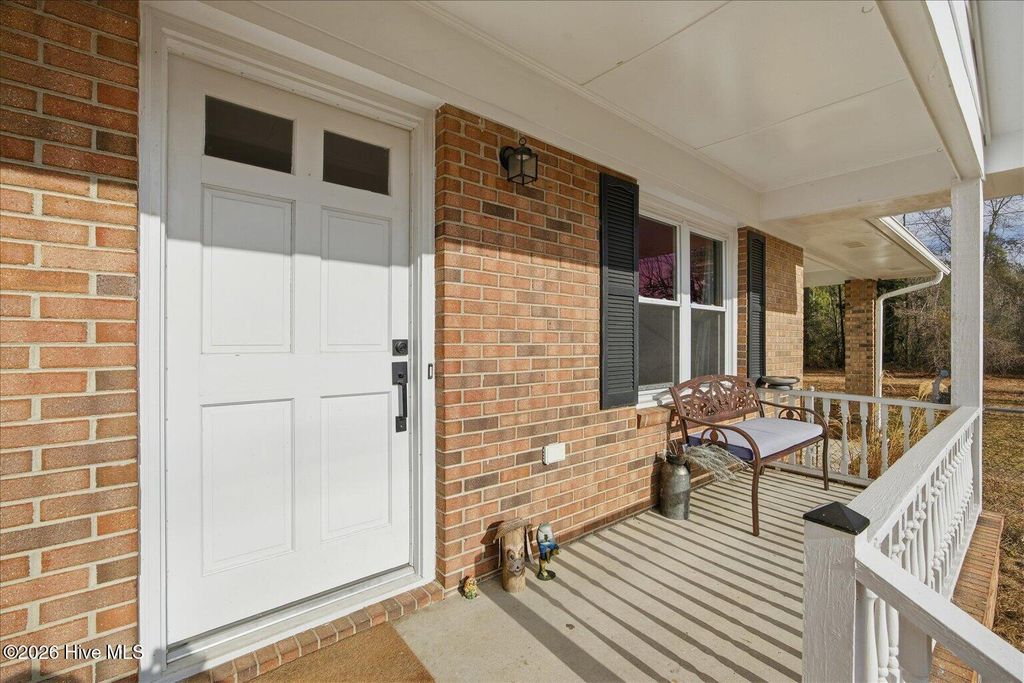 Photo of 334 Luther Banks Road, Richlands, NC 28574 (MLS # 100548025)