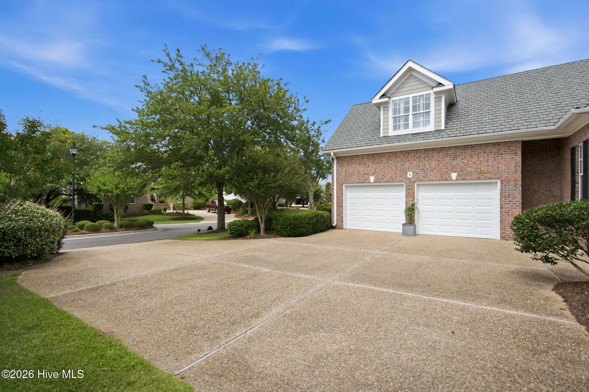 Welcome to 2118 Bay Colony Lane, an elegant 1.5-story brick veneer hom – image 44