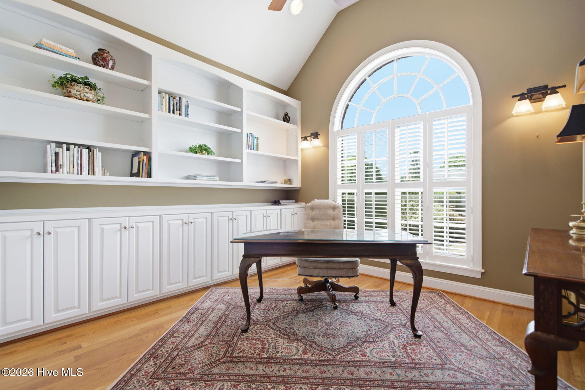 Welcome to 2118 Bay Colony Lane, an elegant 1.5-story brick veneer hom – image 28