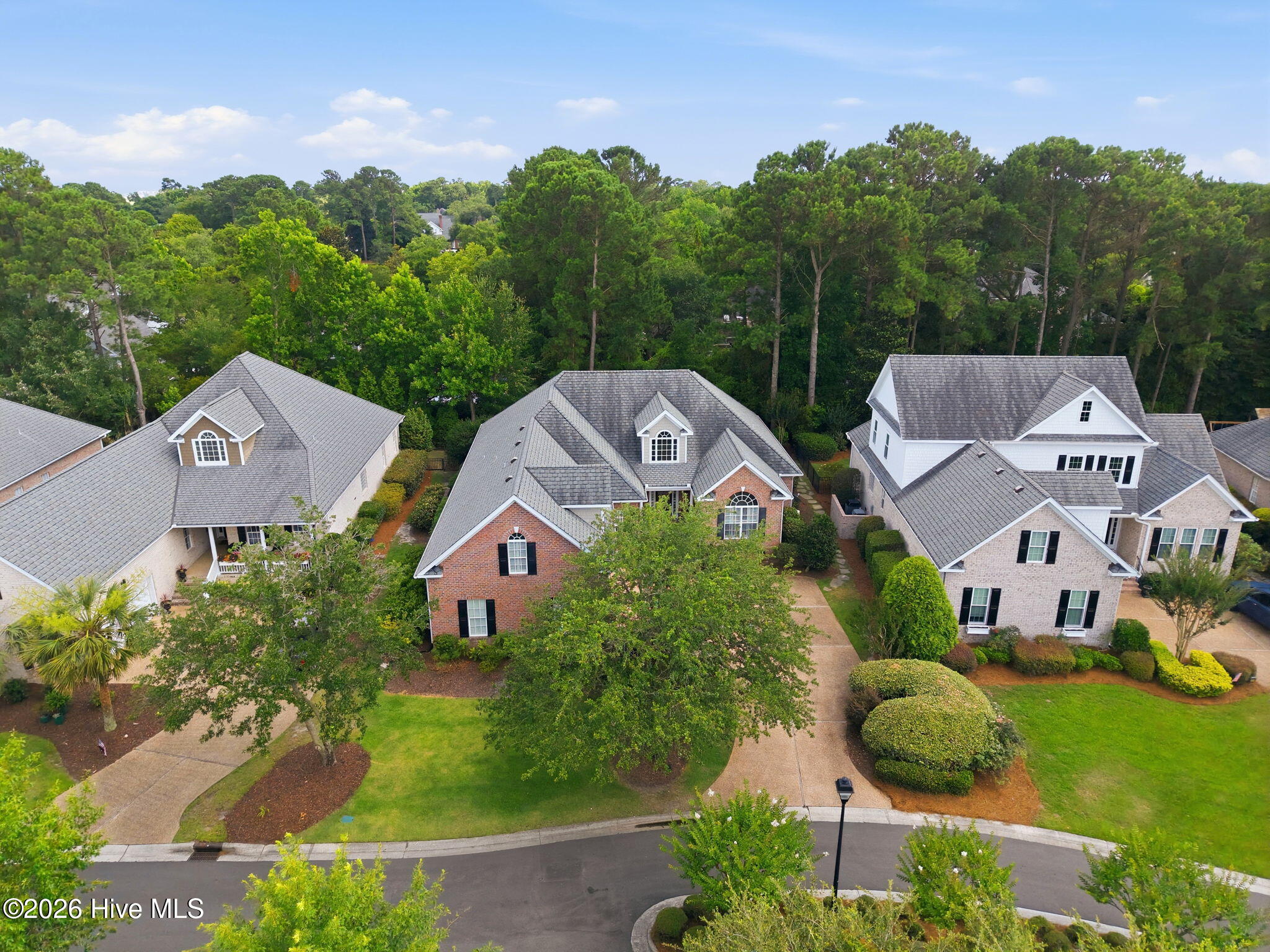Welcome to 2118 Bay Colony Lane, an elegant 1.5-story brick veneer hom – image 43