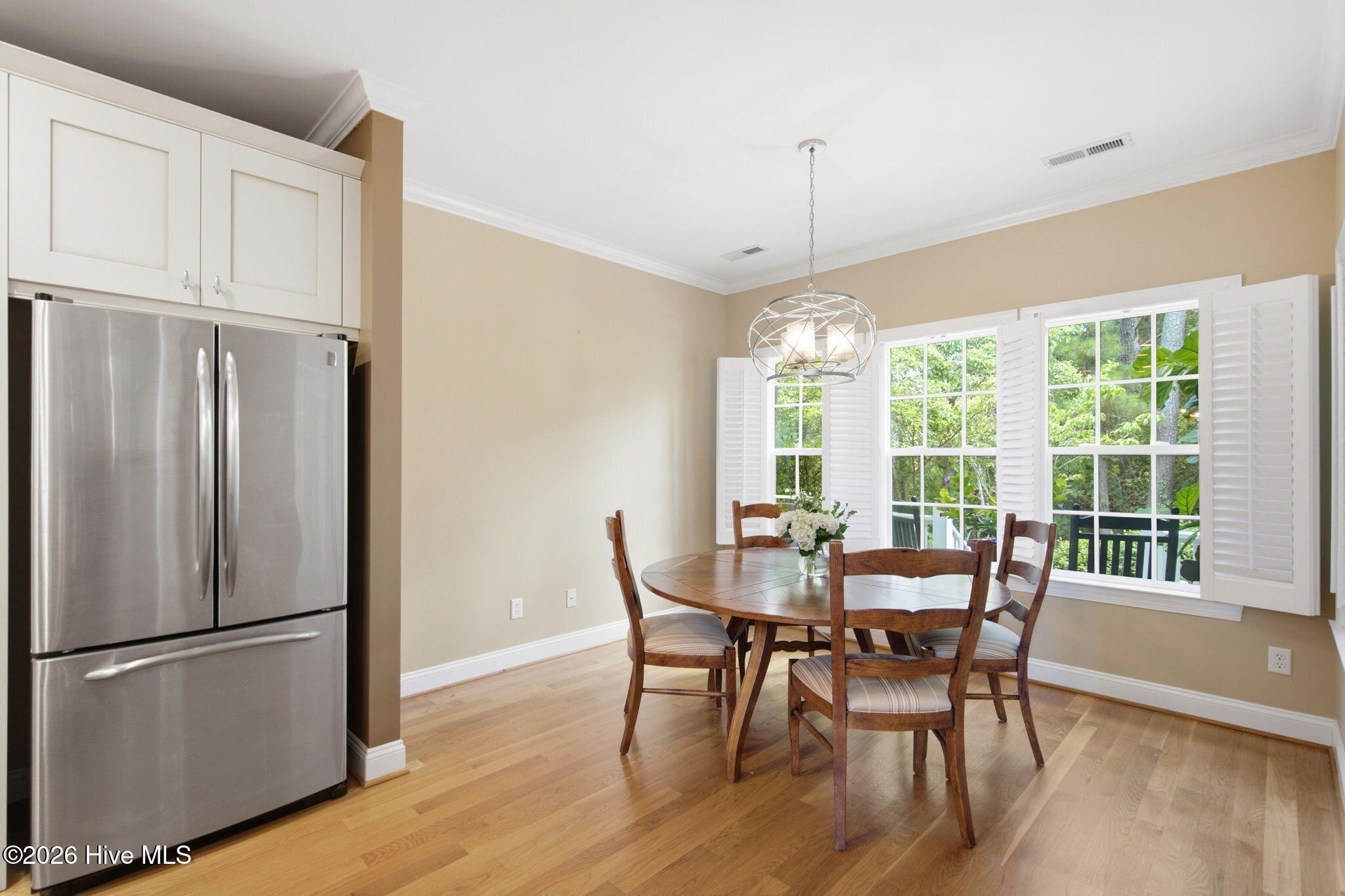Welcome to 2118 Bay Colony Lane, an elegant 1.5-story brick veneer hom – image 15