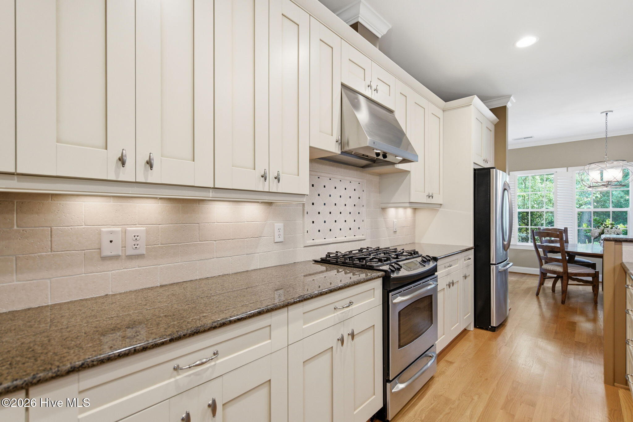 Welcome to 2118 Bay Colony Lane, an elegant 1.5-story brick veneer hom – image 14