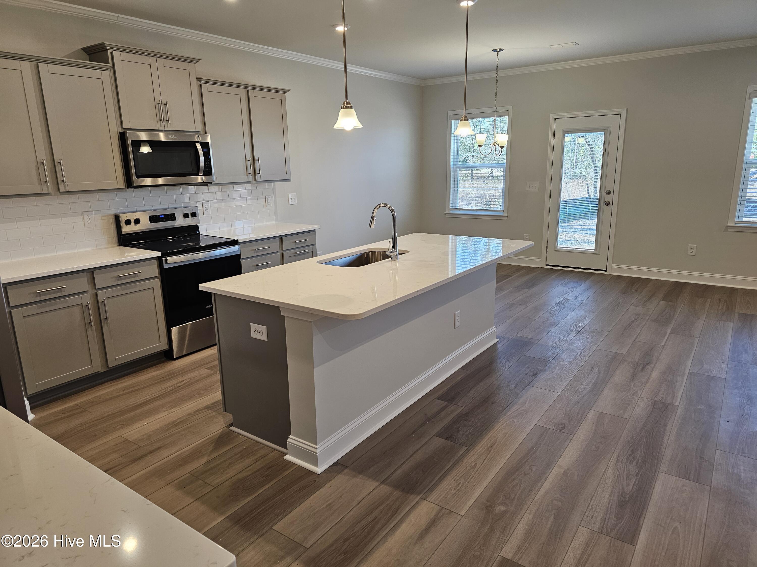 545 Glitter Bay Loop