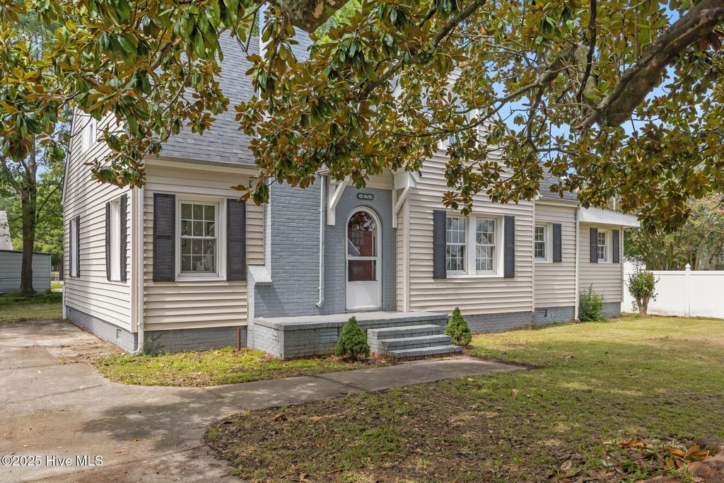 Photo of 415 Bordeaux Street, Jacksonville, NC 28540 (MLS # 100520043)
