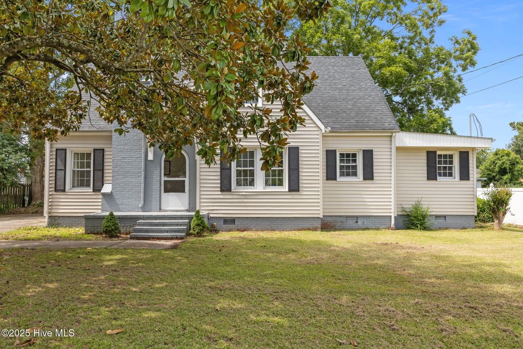 Photo of 415 Bordeaux Street, Jacksonville, NC 28540 (MLS # 100520043)