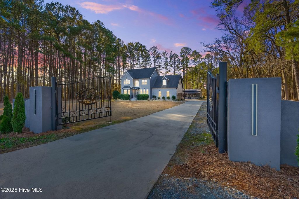 Photo of 3486 Highway 70 E, Smithfield, NC 27577 (MLS # 100546615)