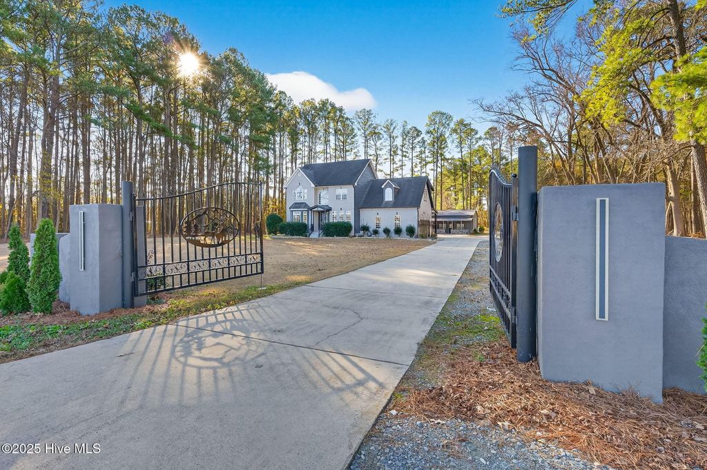 Photo of 3486 Highway 70 E, Smithfield, NC 27577 (MLS # 100546615)