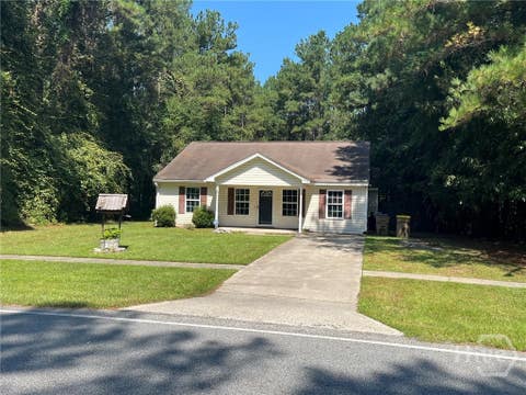 Homes For Sale - 405 Shadowbrook Circle<br/> Springfield, GA 31329