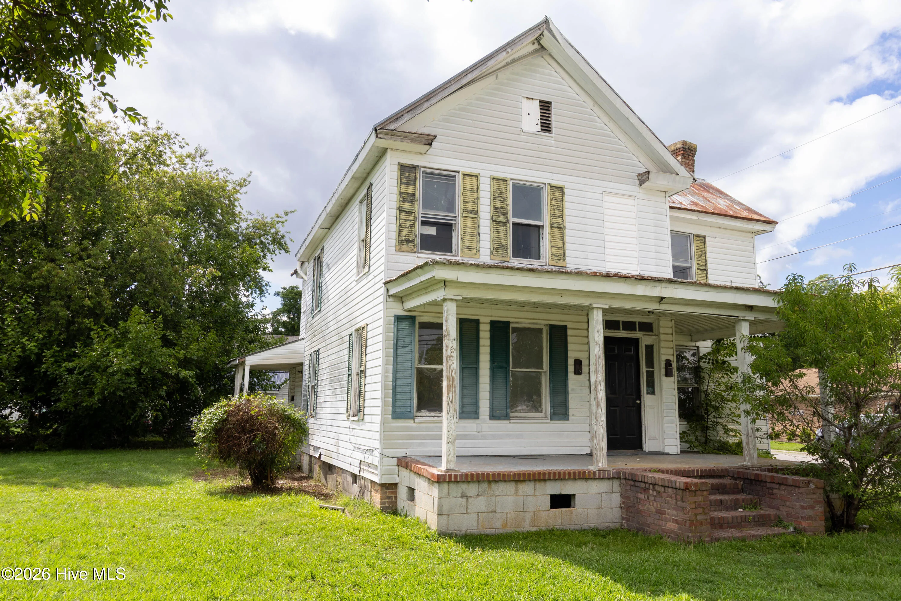 313 N Oakum Street