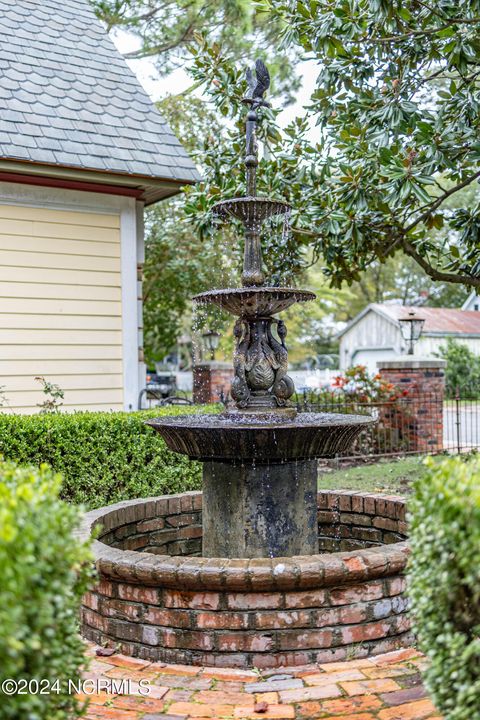 Tiny photo for 122 S Academy Street, Washington, NC 27889 (MLS # 100566085)