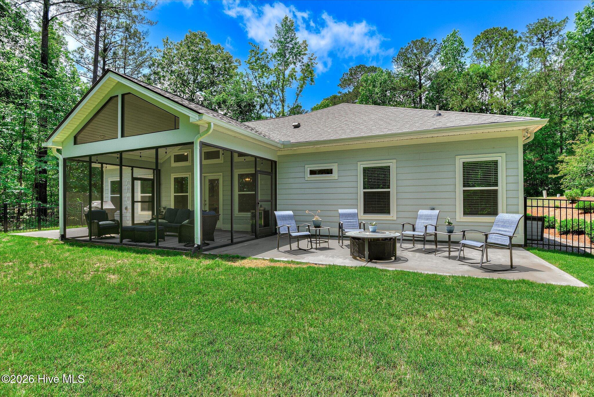 212 Deveraux Point