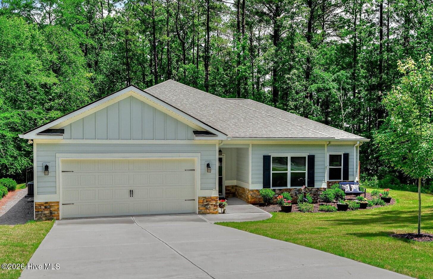 212 Deveraux Point