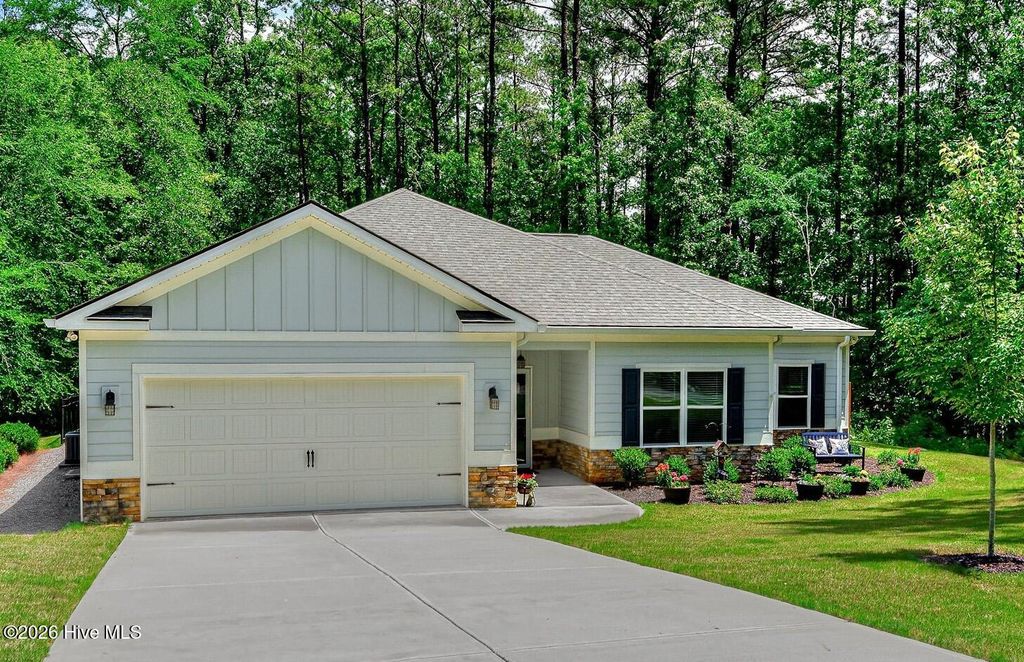Photo of 212 Deveraux Point, McCormick, SC 29835 (MLS # 100573591)