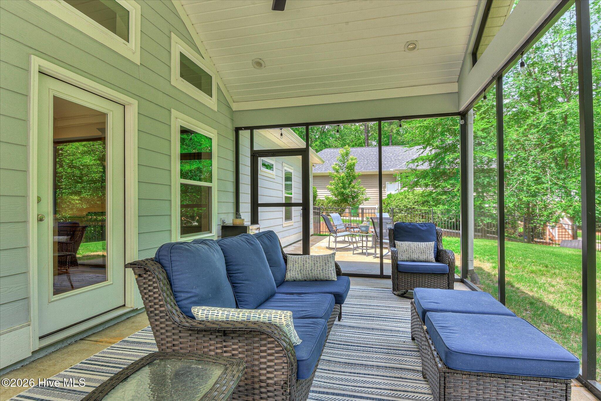 212 Deveraux Point