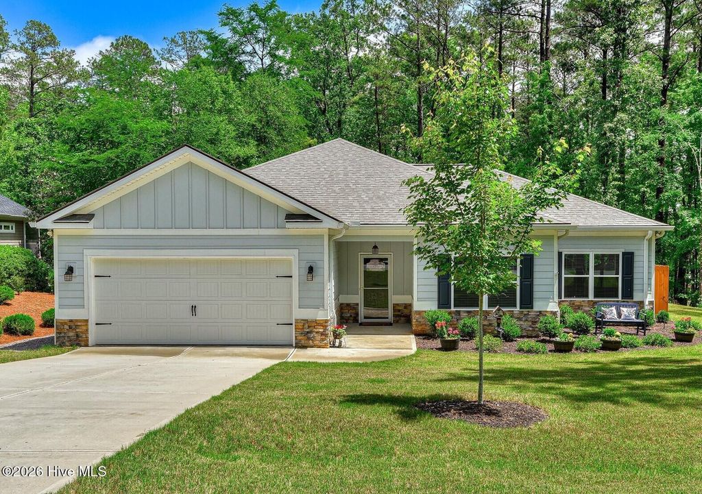 Photo of 212 Deveraux Point, McCormick, SC 29835 (MLS # 100573591)