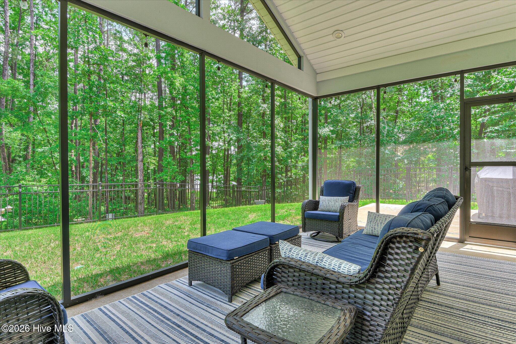212 Deveraux Point