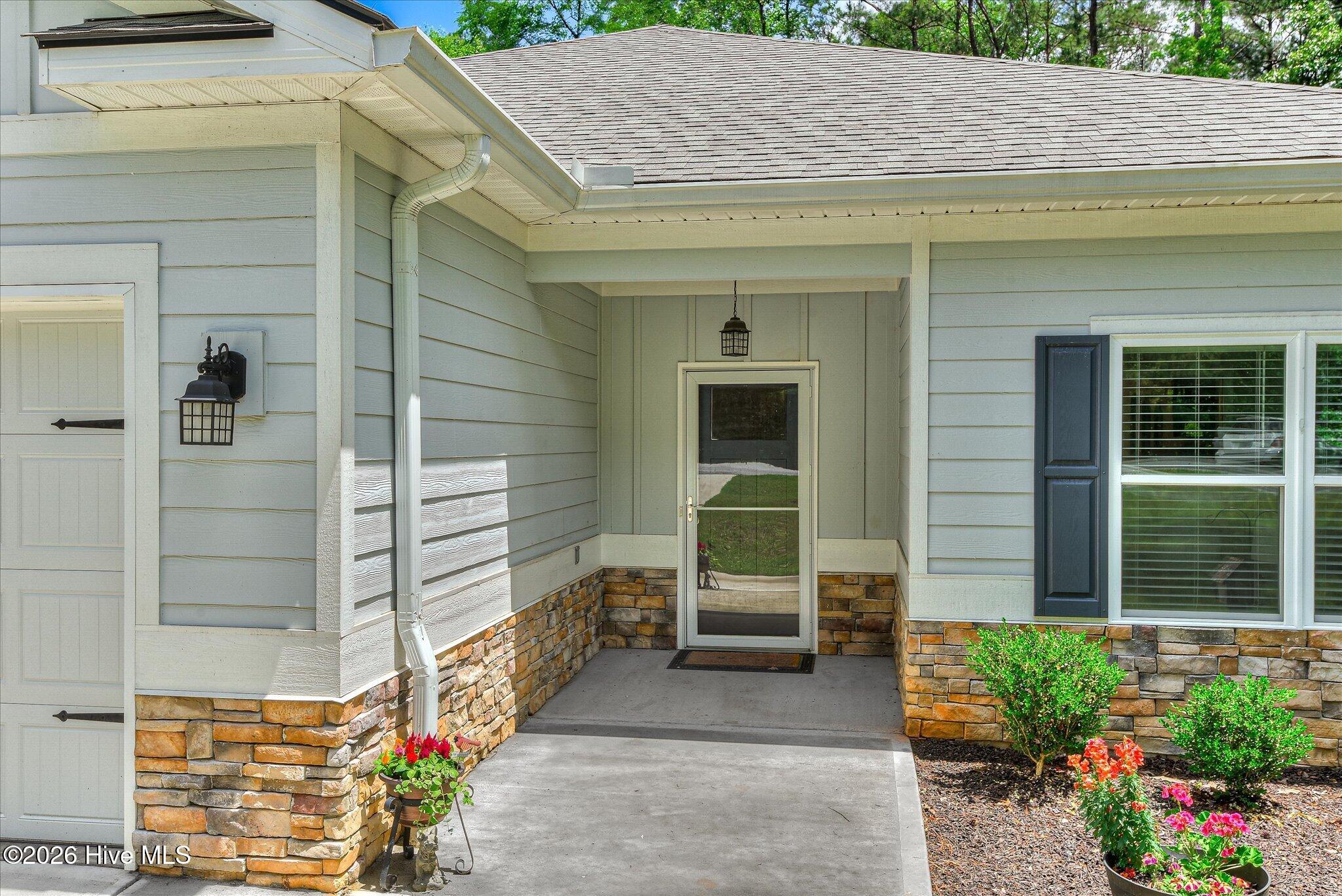212 Deveraux Point