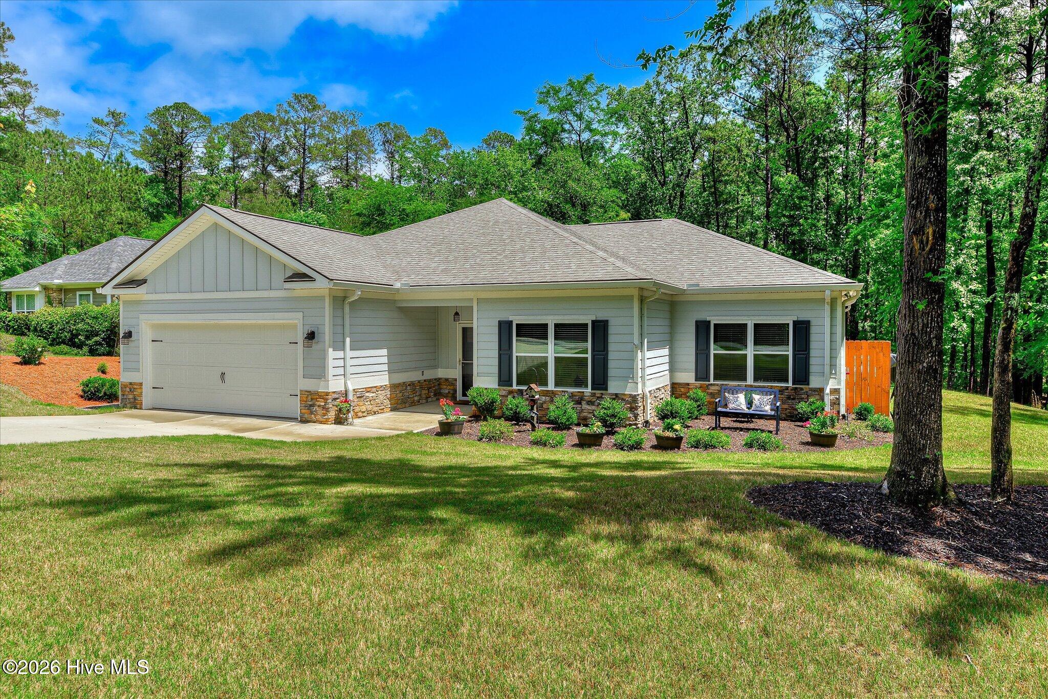 212 Deveraux Point