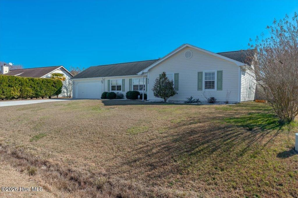 Photo of 423 Dion Drive, Hubert, NC 28539 (MLS # 100552346)