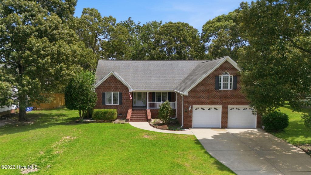 Photo of 111 Finch Lane, New Bern, NC 28560 (MLS # 100588623)