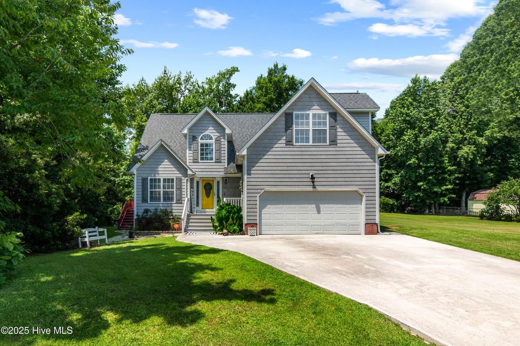 Photo of 902 Charleston Place, Sneads Ferry, NC 28460 (MLS # 100539843)
