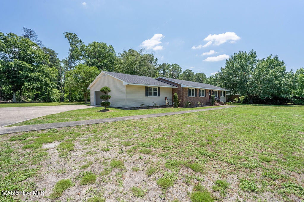 Photo of 201 Glenwood Drive, Elizabethtown, NC 28337 (MLS # 100581316)