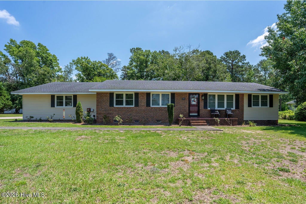Photo of 201 Glenwood Drive, Elizabethtown, NC 28337 (MLS # 100581316)