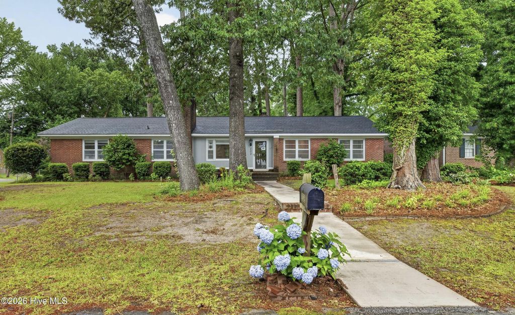 Photo of 202 Hardee Circle, Greenville, NC 27858 (MLS # 100578576)