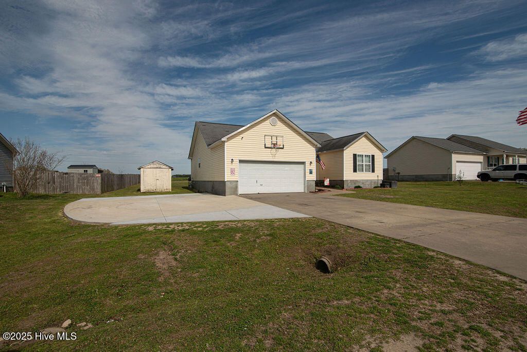 Photo of 202 Quarry Trail, Richlands, NC 28574 (MLS # 100533918)