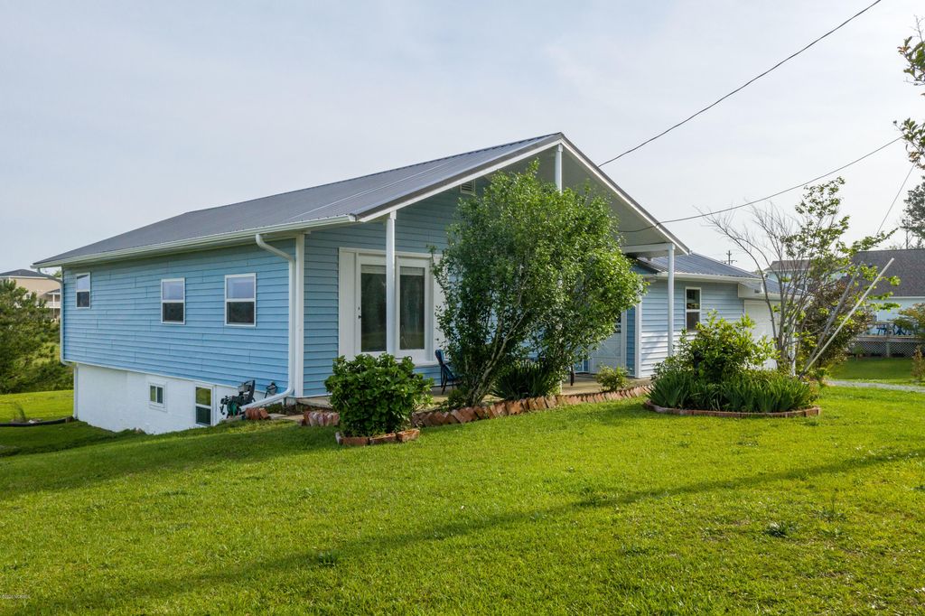 Photo of 108 Hawkins Creek Lane, Swansboro, NC 28584 (MLS # 100583736)