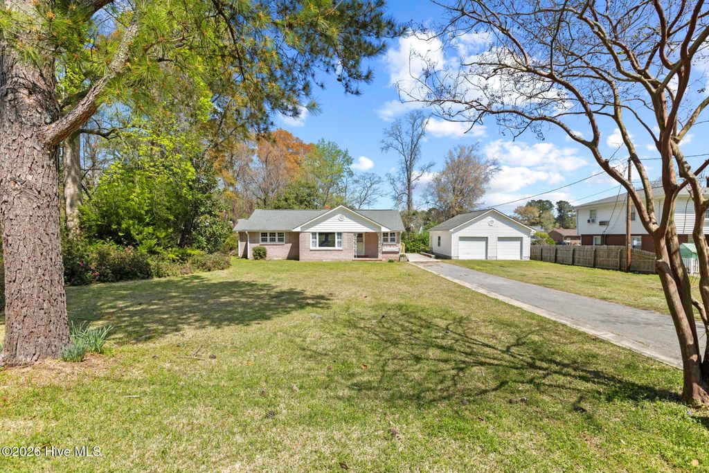 Photo of 106 Elizabeth Street, Richlands, NC 28574 (MLS # 100562948)