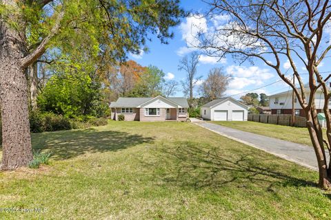 Homes For Sale - 106 Elizabeth Street<br/> Richlands, NC 28574