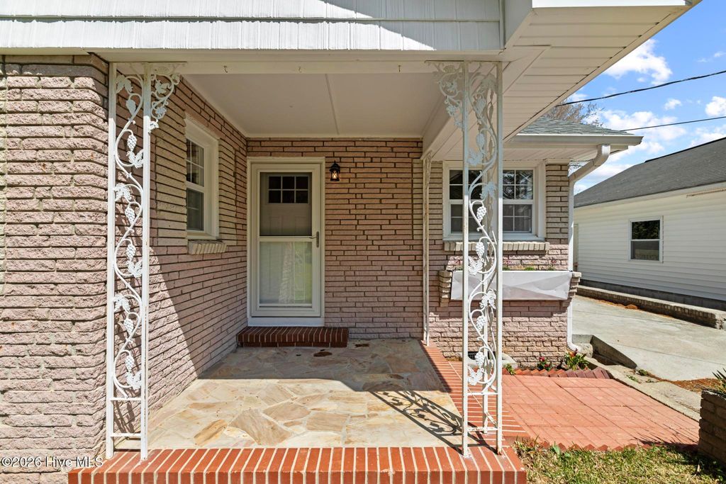 Photo of 106 Elizabeth Street, Richlands, NC 28574 (MLS # 100562948)