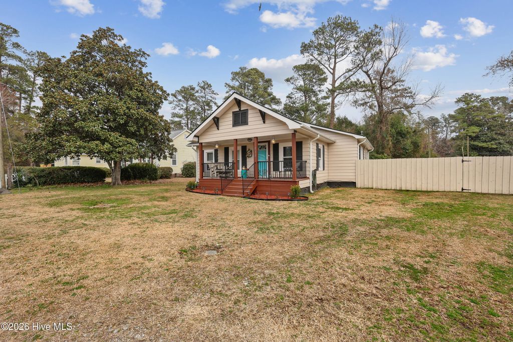 Photo of 412 N Timberly Lane, Burgaw, NC 28425 (MLS # 100556922)