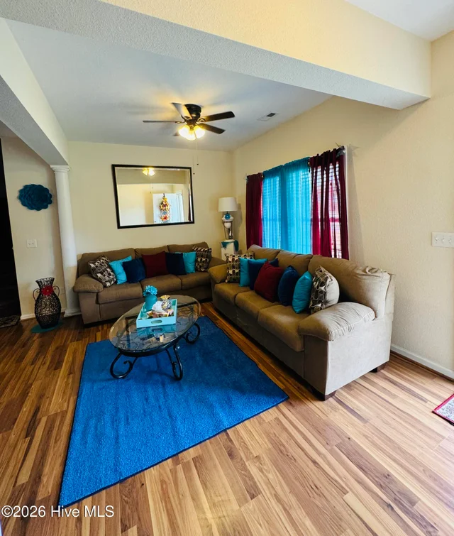 120 Laurel Woods Boulevard, photo 3 of 43