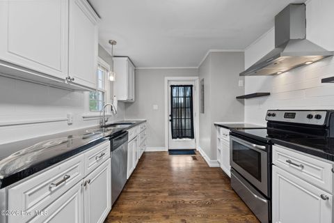 Tiny photo for 136 Elizabeth Street, Jacksonville, NC 28540 (MLS # 100555981)