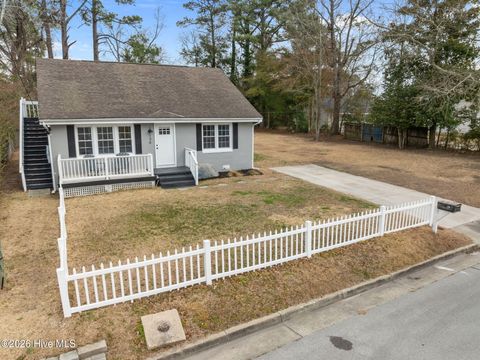 Tiny photo for 136 Elizabeth Street, Jacksonville, NC 28540 (MLS # 100555981)
