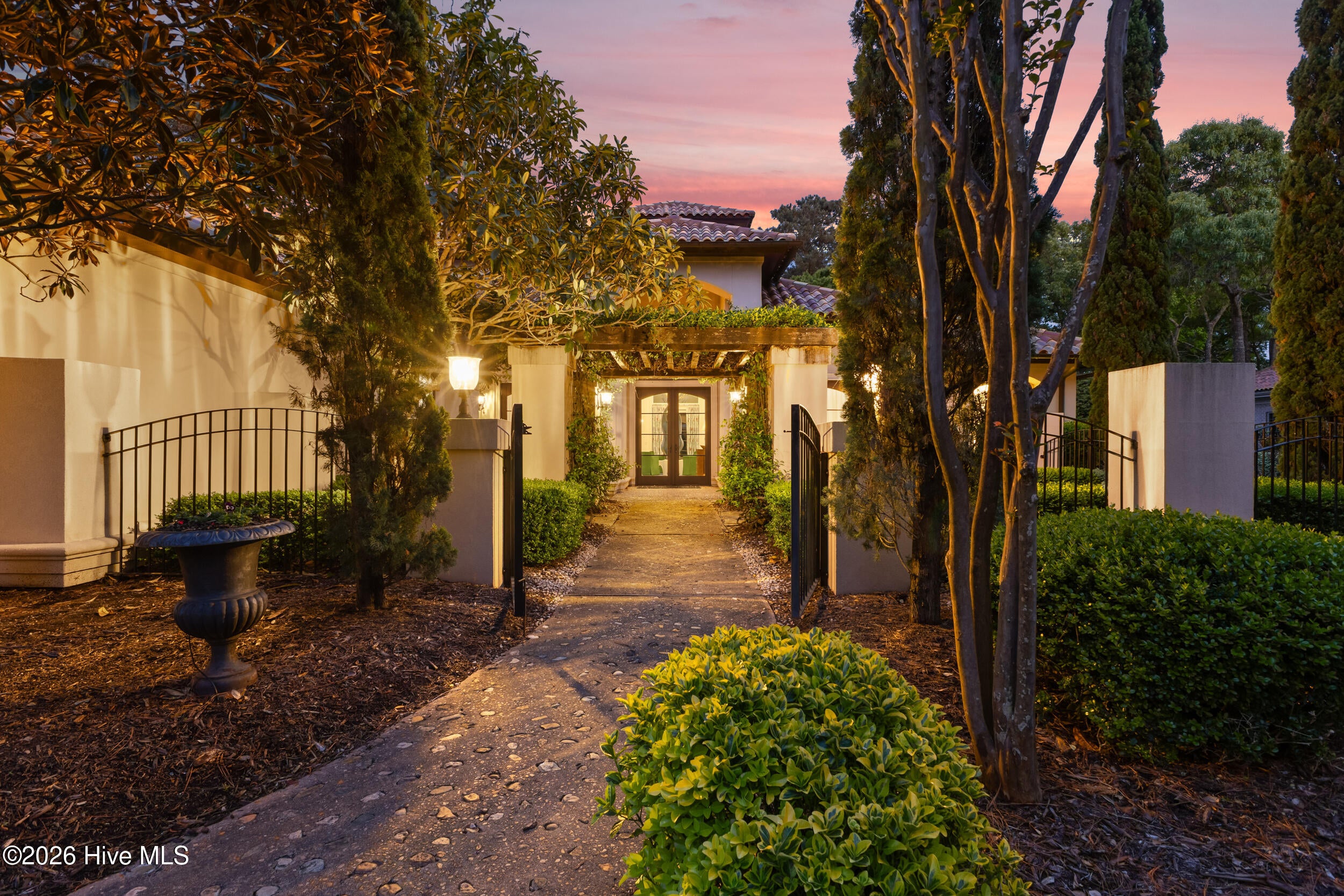 705 Planters Row
