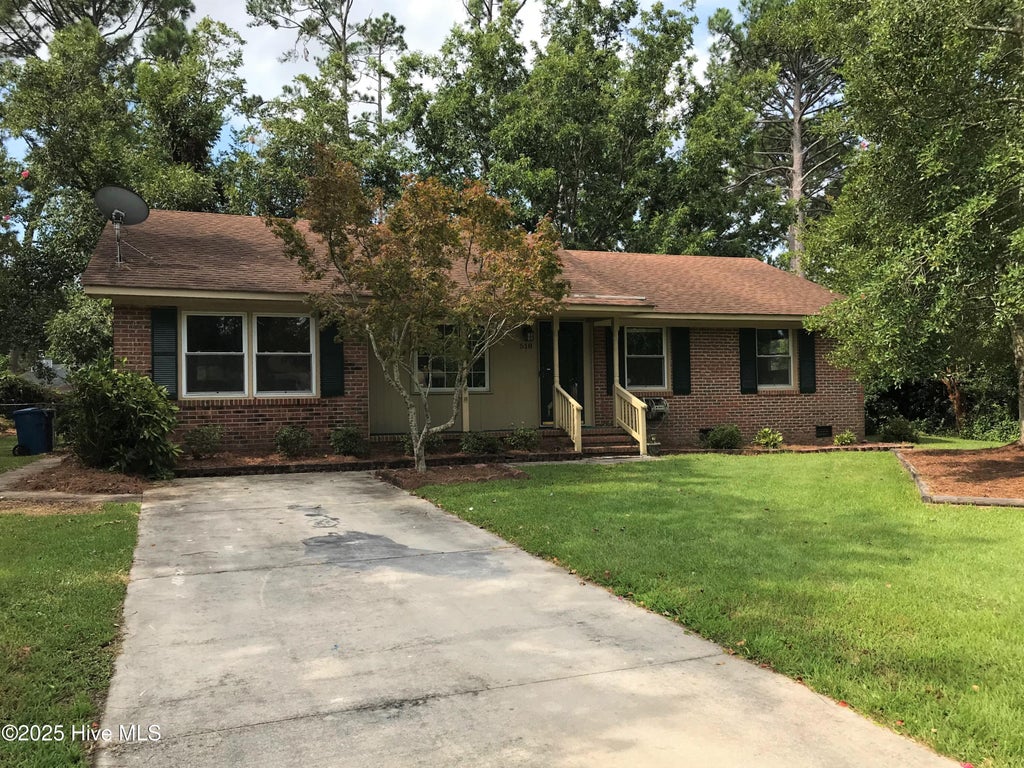 Photo of 518 Brynn Marr Road, Jacksonville, NC 28546 (MLS # 100592155)