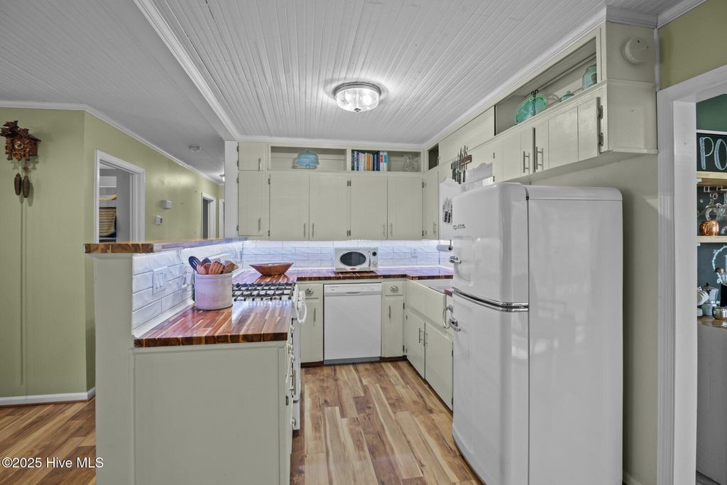 Photo of 106 Norman Circle, Oriental, NC 28571 (MLS # 100561041)