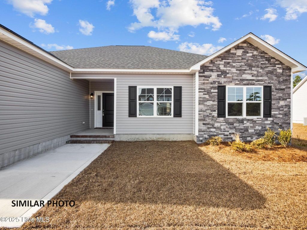 Photo of 712 Quiet Meadow Drive, Jacksonville, NC 28546 (MLS # 100553706)