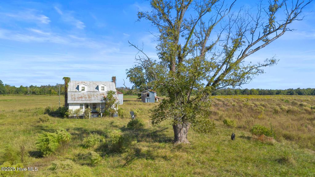 Photo of 2438 White Oak River Road, Maysville, NC 28555 (MLS # 100535488)