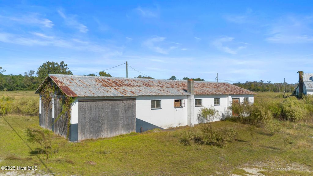 Photo of 2438 White Oak River Road, Maysville, NC 28555 (MLS # 100535488)