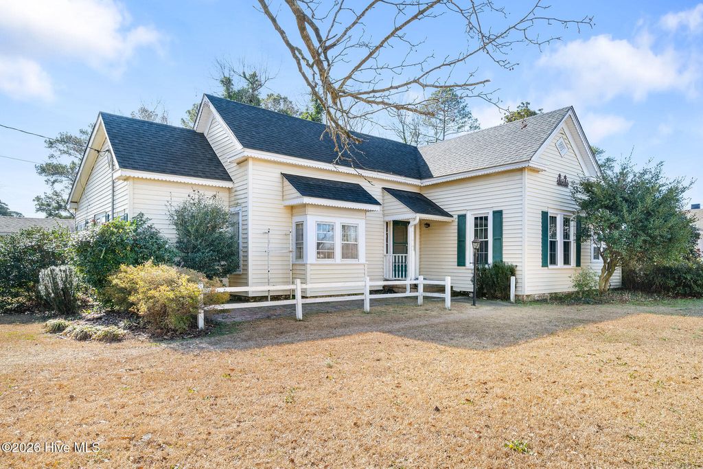 Photo of 130 E Main Street, Rose Hill, NC 28458 (MLS # 100551091)
