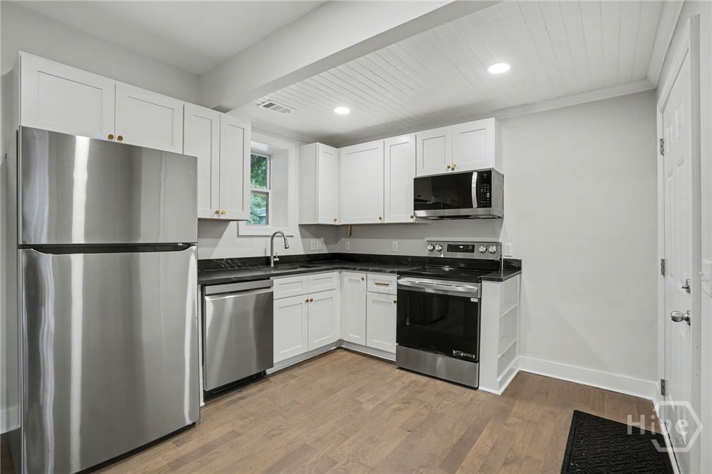 Photo of 121 W 61st Street, Savannah, GA 31405 (MLS # SA346529)