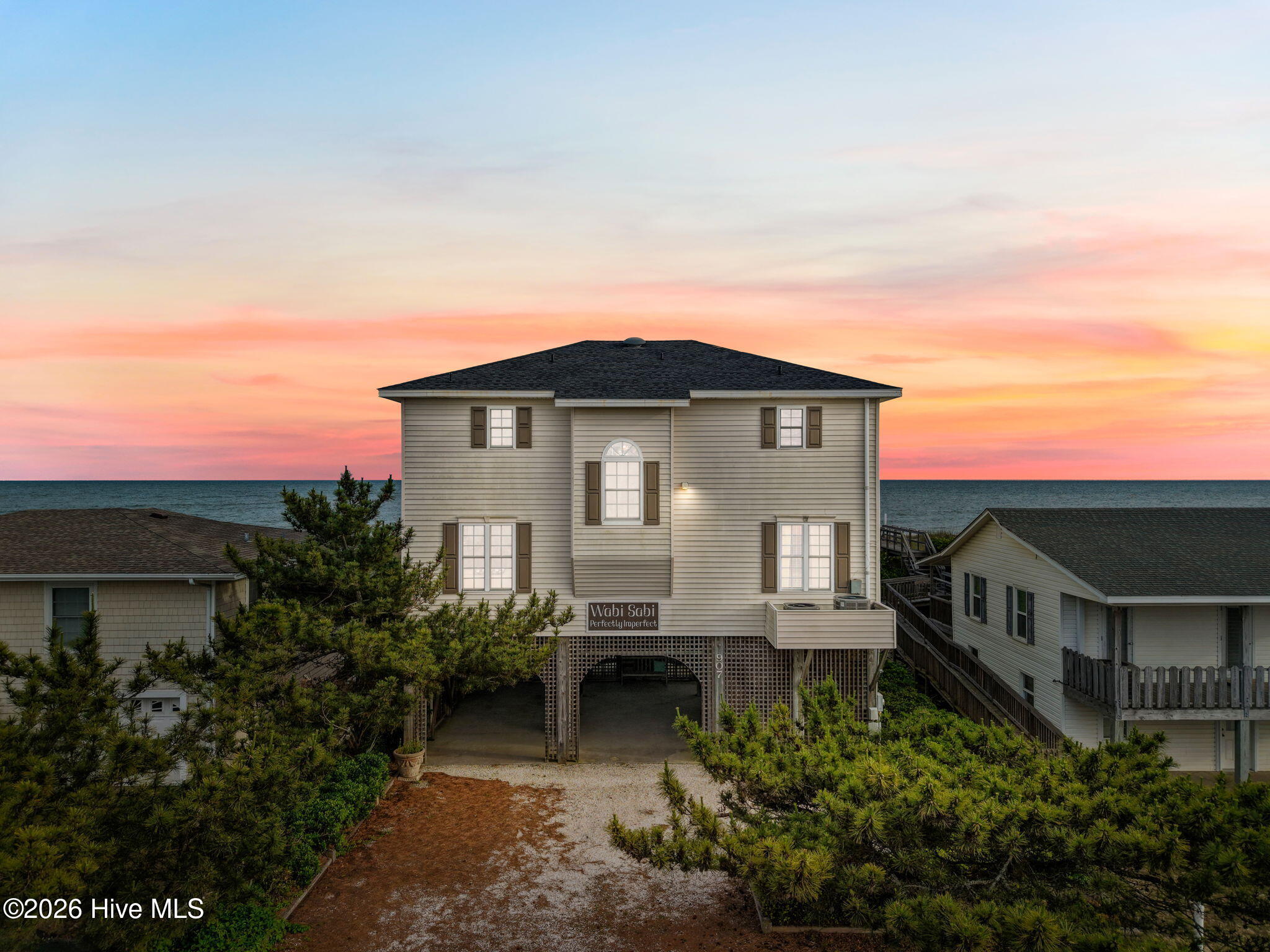 907 Ocean Boulevard W