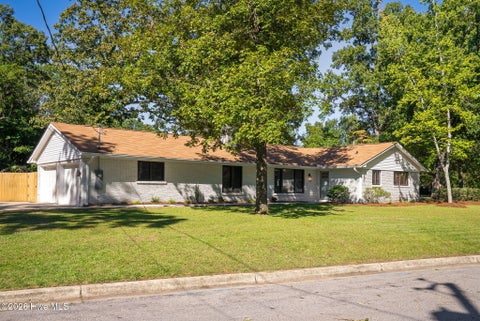 Photo of 201 Dunbarton Circle SE, Aiken, SC 29803 (MLS # 100610471)